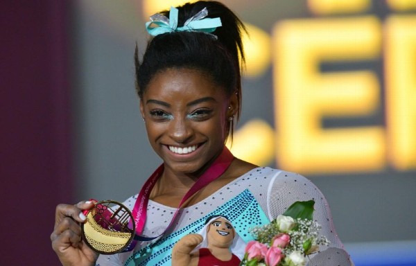 Biles sufre por víctimas de tiroteo