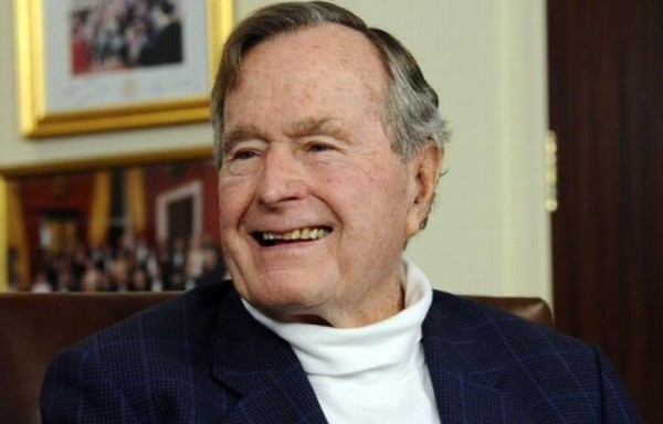 En la imagen, el expresidente George H. W. Bush.