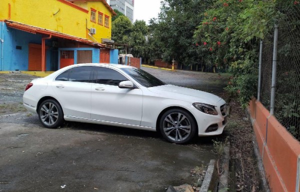 Mercedes Benz de Juan David.