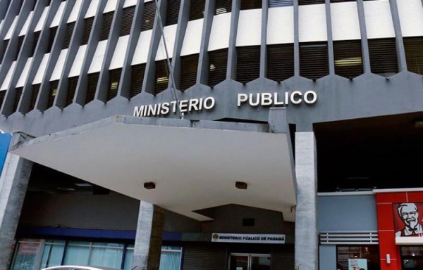 Formulan cargos a extranjera por falsificación de documentos