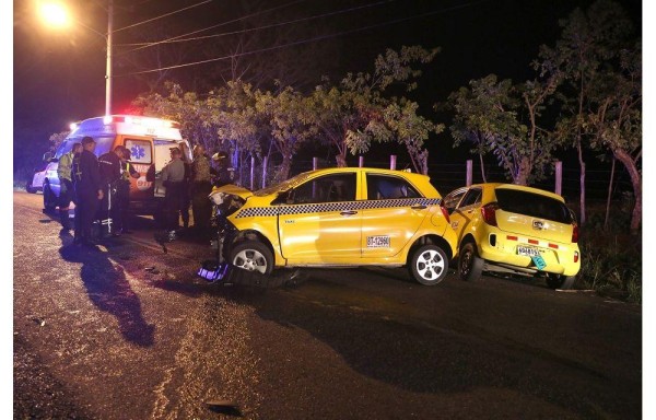 En el lugar fue necesaria la presencia de paramédicos del 911, quienes brindaron atención médica a los heridos.