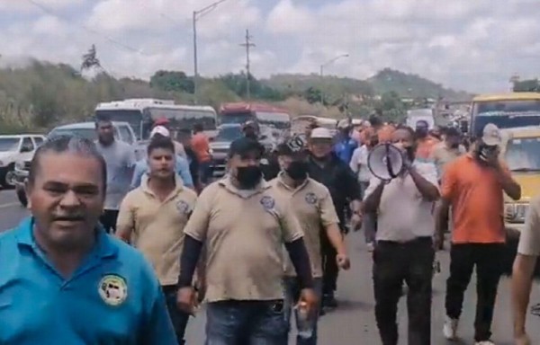 Piden congelamiento de la gasolina.