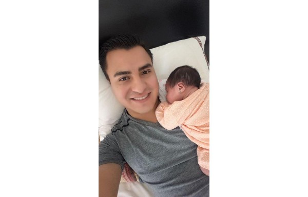 Rony es feliz al lado de su pequeña Victoria.