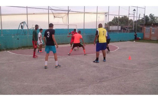 Cancha de futsal debe medir de 40 a 19 metros.