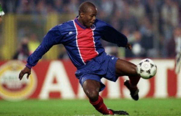 Julio Dely Valdés cuando jugó en Paris Saint Germain de Francia.