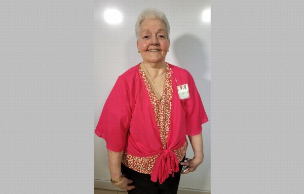 Alicia le sonríe a la vida a sus 78 años.