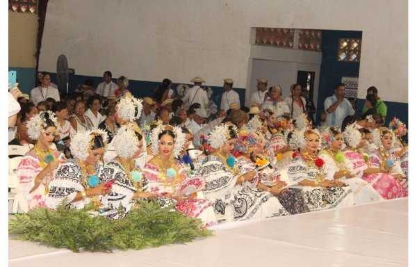 Empolleradas de diversos lugares se dieron cita en la festividad.