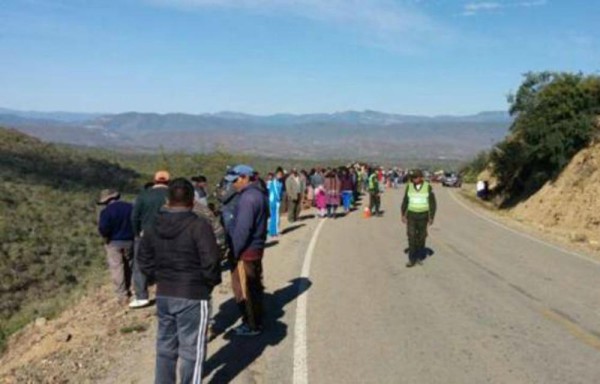 Imagen de la zona donde cayó al autobús de pasajeros en Bolivia.