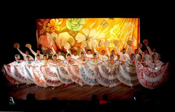 Gran Ballet Folklórico Panamá Fuerte Raza.