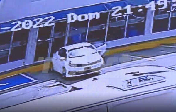 En este vehículo blanco se movilizaban los delincuentes