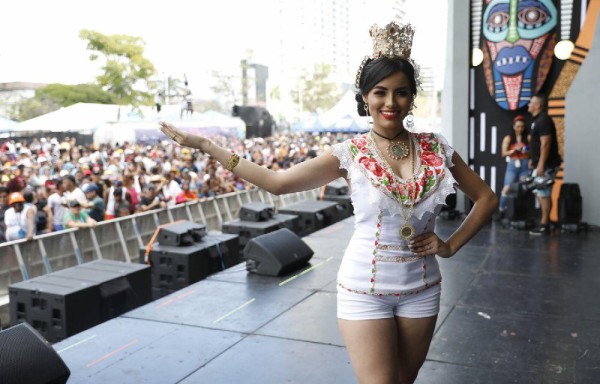 Reina del Carnaval de la City, Anubis Osorio.