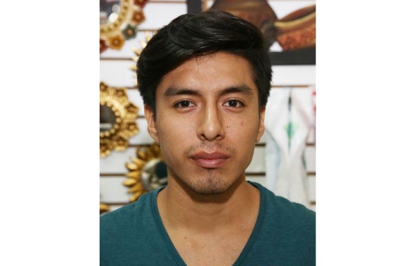 ‘Hemos incursionado con estos accesorios y nos ha ido bien, todos los días llegan personas buscando las prendas' Richard Ramos VENDEDOR