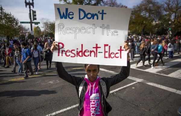 Todavía se registran protestas anti-Trump en varias ciudades.