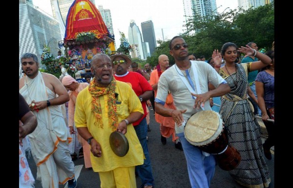 Recorrido lleno de baile, música y tradición.