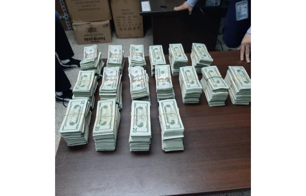 Autoridades decomisaron ​más de 200 mil dólares en efectivo en Vía España.