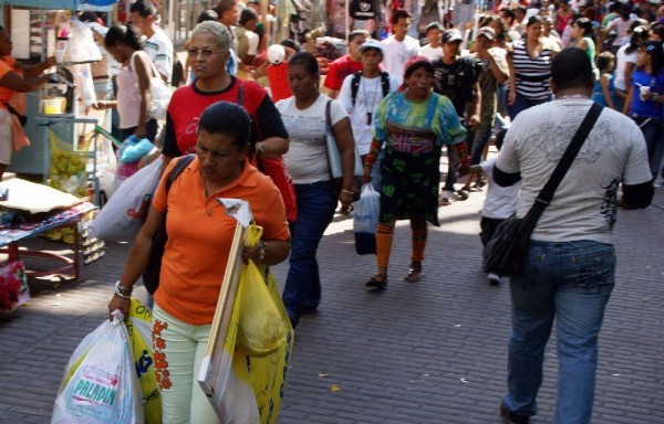 Tenga mucho cuidado cuando salga de compras y tomar medidas de seguridad.