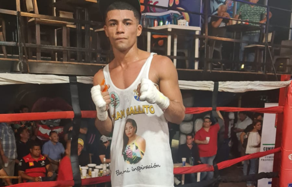 El 'Gallito' Batista retornó con poder en el cierre de año boxístico en Chiriquí