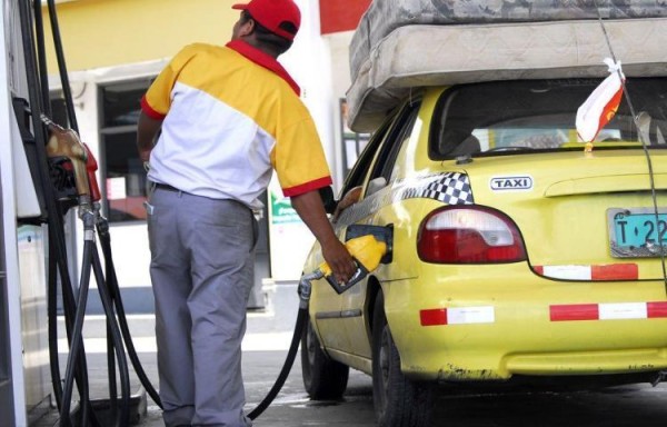 Precios del combustible bajarán desde el viernes 15 de julio