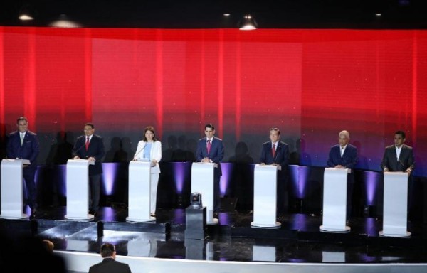 Los siete candidatos participaron en el primer debate.