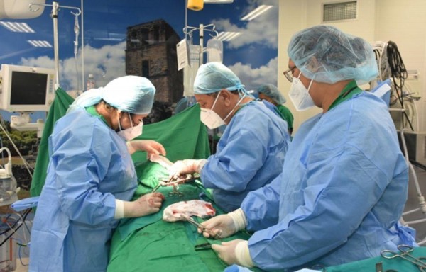 El paciente es un adulto mayor de 69 años.