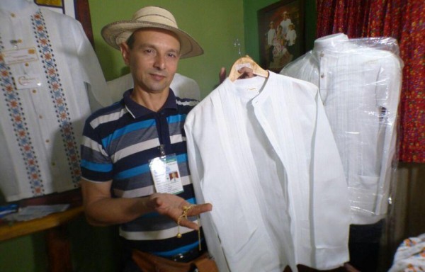 Carlos González le ha confeccionado a innumerables famosos.