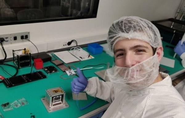 Joven de 16 años creó el satélite más pequeño