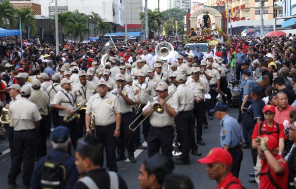 Don Bosco fue venerado con fervor y una alfombra de sal