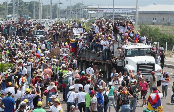 Unos 20 heridos en disturbios por cierre en la frontera colombo-venezolana