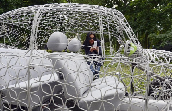 Checos presentan el auto fantasma