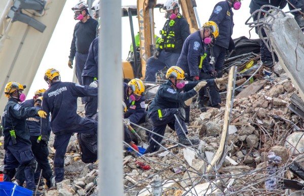 Sube a 86 el número de víctimas mortales por derrumbe de edificio en Surfside