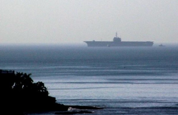 Portaavión estadounidense en la Bahía de Panamá.