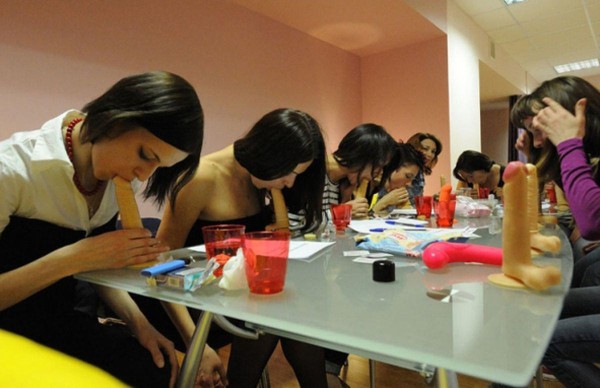 Escuela enseña sexo oral