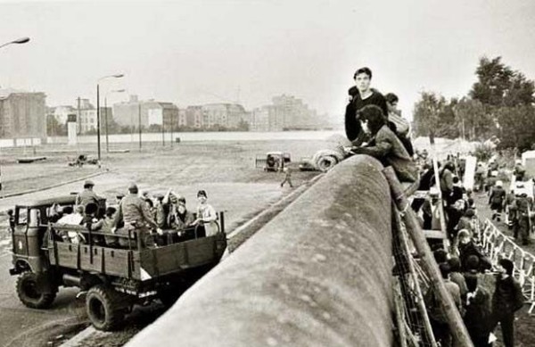 Conmemora el inicio del levantamiento del muro de Berlín