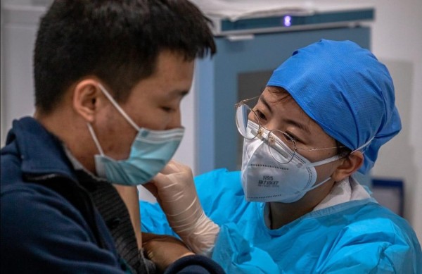 China lucha por contener sus rebrotes mientras avanza la vacunación
