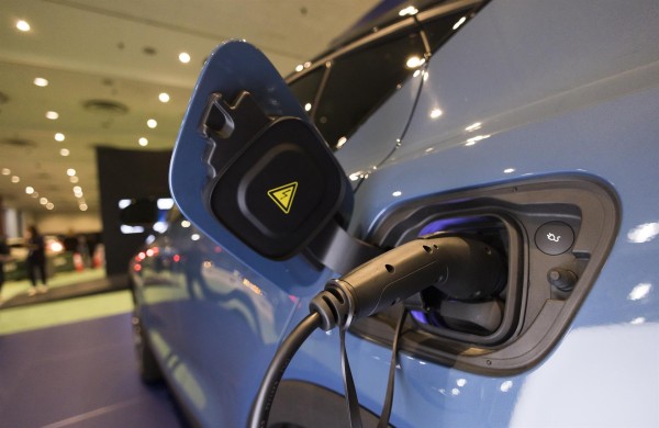 Uno de cada cuatro estadounidenses, dispuesto a cambiar a un auto eléctrico