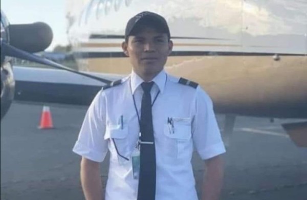 Indígena Ngäbe regresa a Panamá graduado de piloto