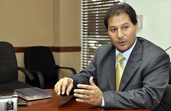 Culpa a la TV de los bajos salarios