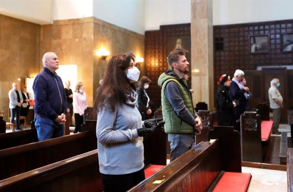 Misas con desinfectante y sin agua bendita en Croacia tras un mes de encierro
