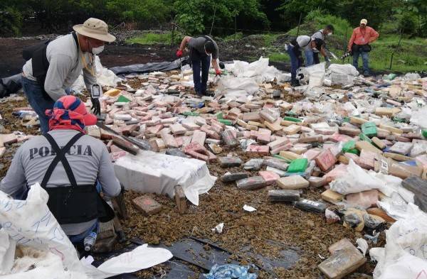 Autoridades destruyen 10.7 toneladas de drogas