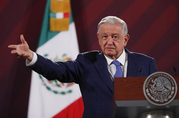El presidente de México, Andrés Manuel López Obrador, habla durante una conferencia de prensa matutina en el Palacio Nacional, de la Ciudad de México (México). Imagen de archivo.