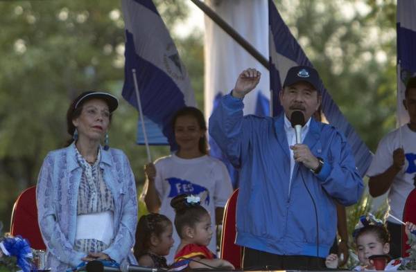 El presidente de Nicaragua, Daniel Ortega (d), en una fotografía de archivo.