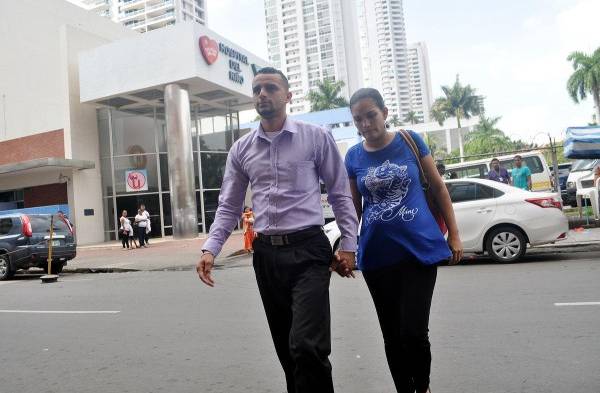 Padres sueñan con tener a su pequeño tesoro.