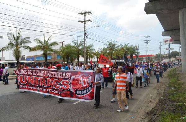 Trabajadores marchan en distintos lugares del país por un aumento salarial digno.