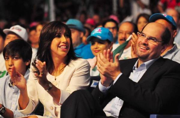 Aimée de Arias con independientes