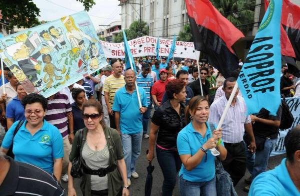 Docentes decretan huelga indefinida