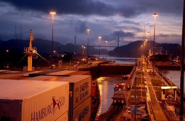 Canal de Panamá alcanza nuevo hito al transitar cuatro buques de GNL en un día