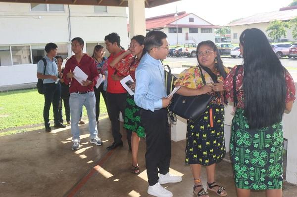 Docentes participan en el proceso de prelación para trabajar en escuelas de las comarcas