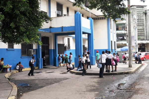 En las escuelas de la capital hubo poca asistencia de estudiantes