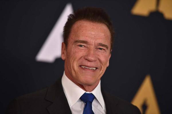 Schwarzenegger expresó que nadie ha creado solo lo que tiene sino siempre hay otra gente que ha ayudado.