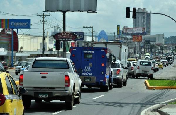 Semáforos dejaron de funcionar, provocando un tranque descomunal en la ciudad.